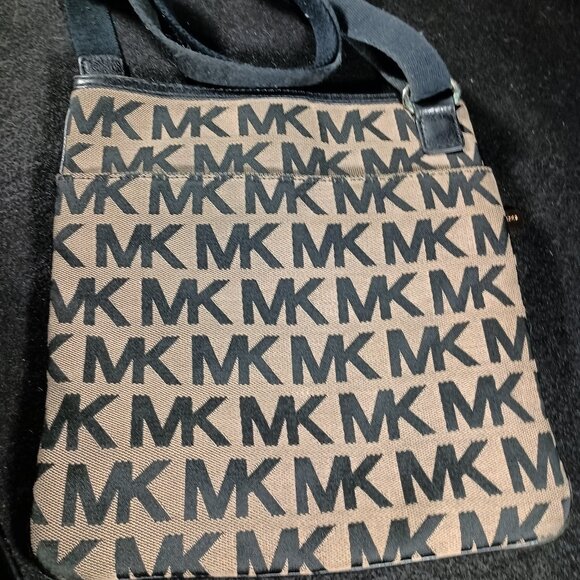 Michael Kors logo shoulder bag - Picture 1 of 3